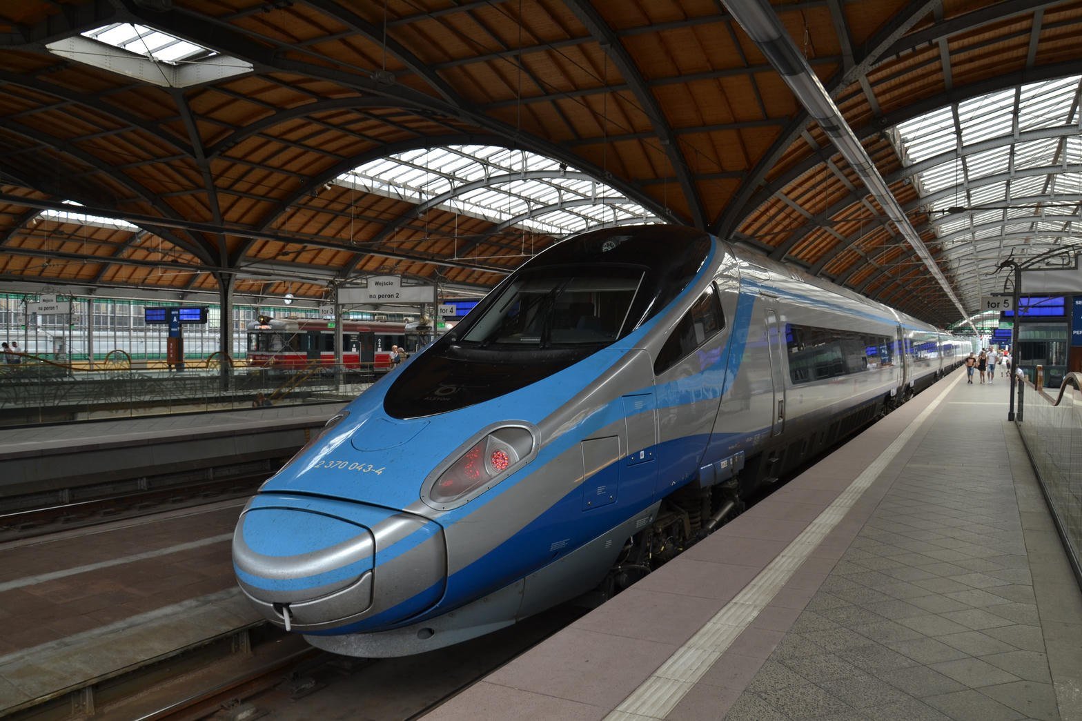 Pendolino PKP Intercity na peronie, tablica Wejście na peron