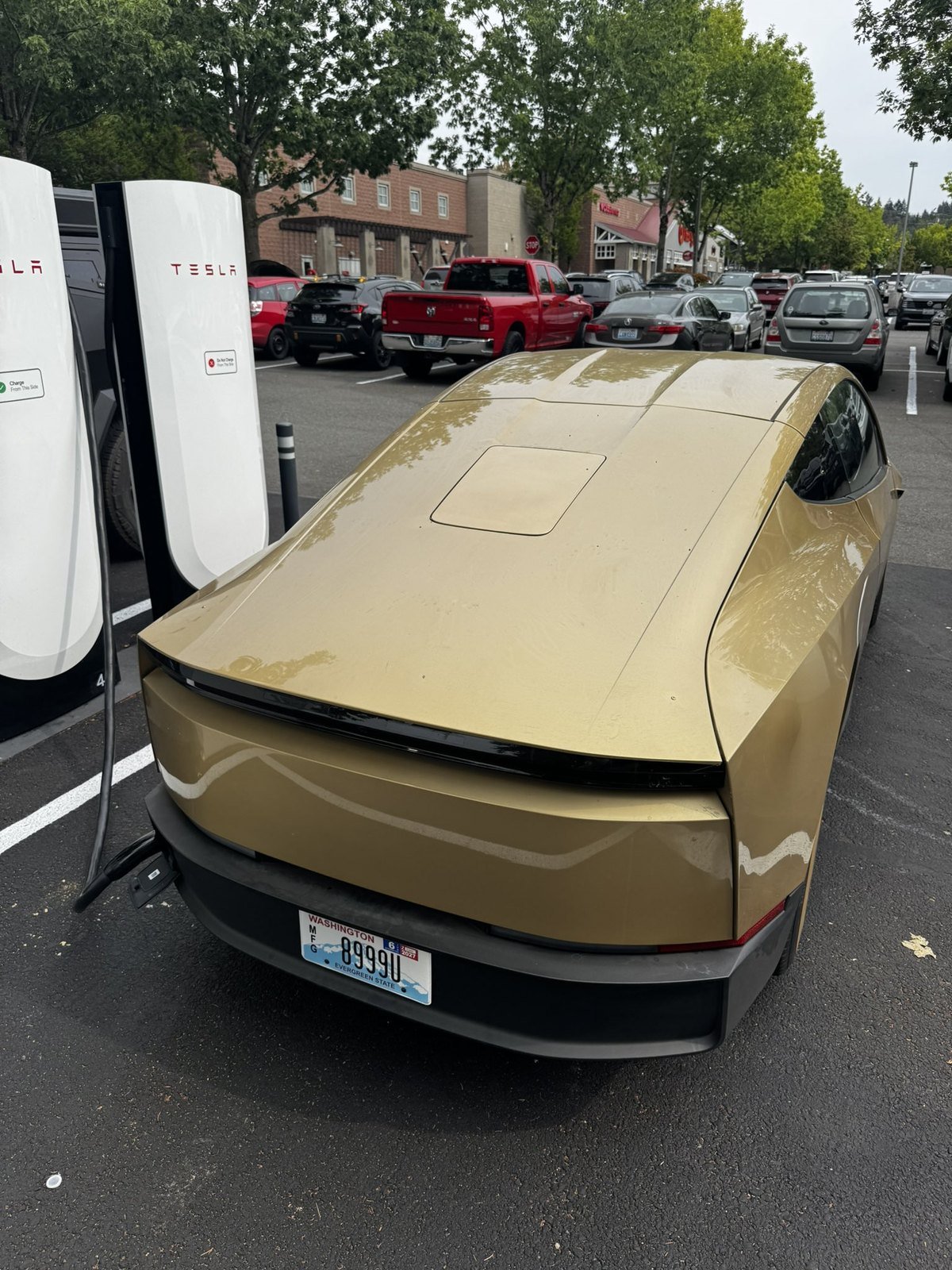 Cybercab VIN 2236 przy Superchargerze w Woodinville