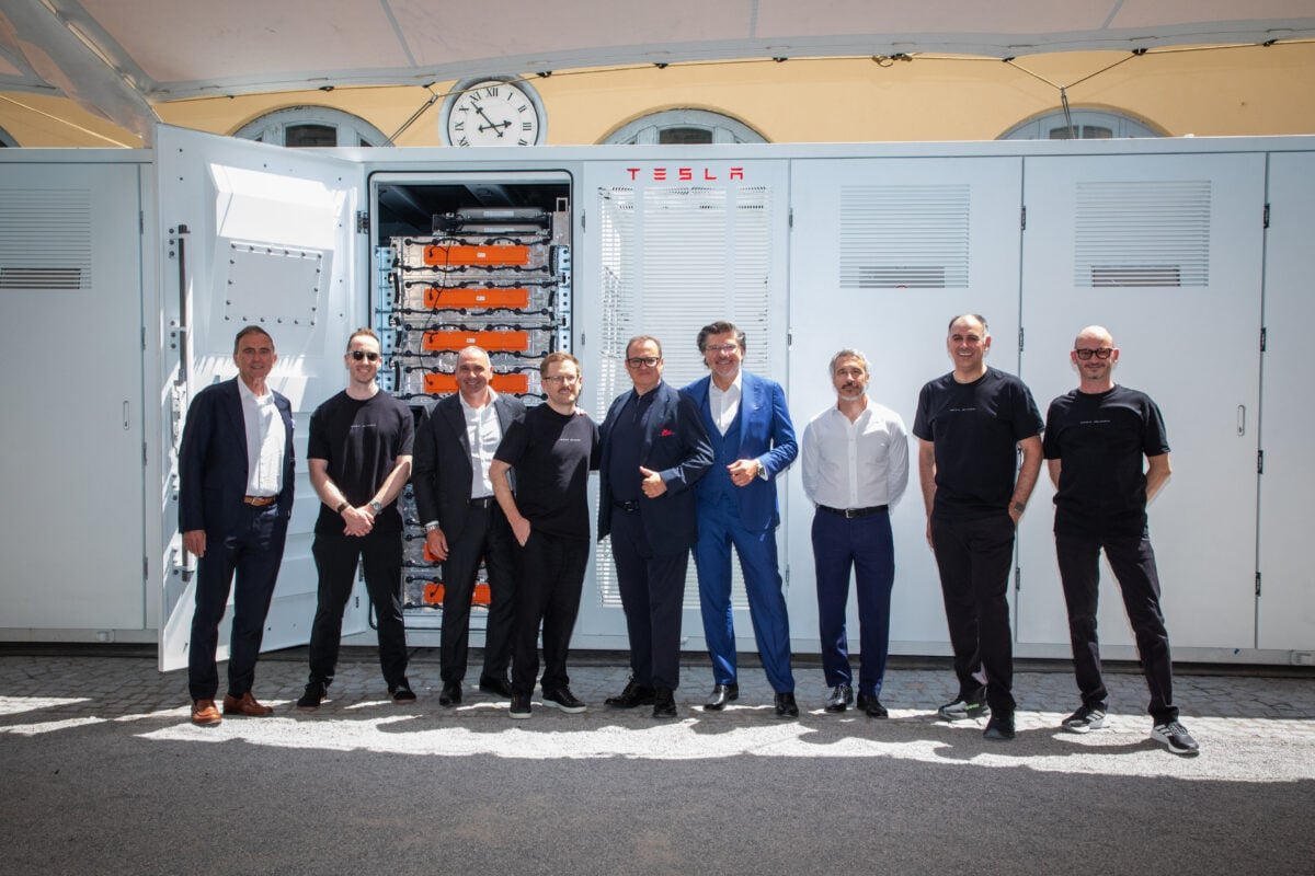 Otwarty Megapack Tesli we Włoszech, zespół NatPower i Tesla Energy